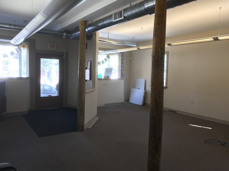 More Photos Of 7 Main St, North Kingstown Storefront Retail Office For Lease