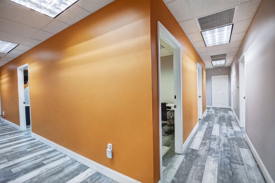 More Photos Of 1007 Shotgun Rd, Sunrise Office For Sale