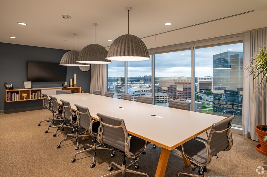 More Photos Of 15305 N Dallas Pky, Addison Coworking Space