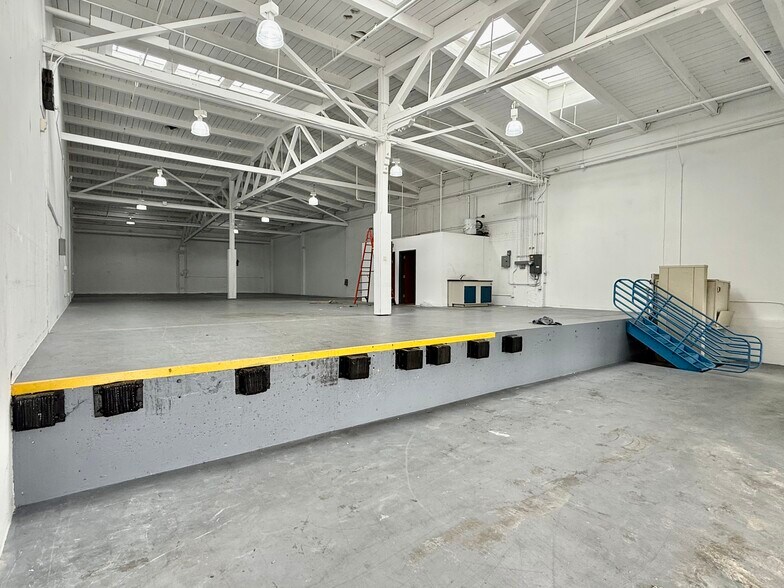 More Photos Of 1311-1425 63rd St, Emeryville Distribution For Lease