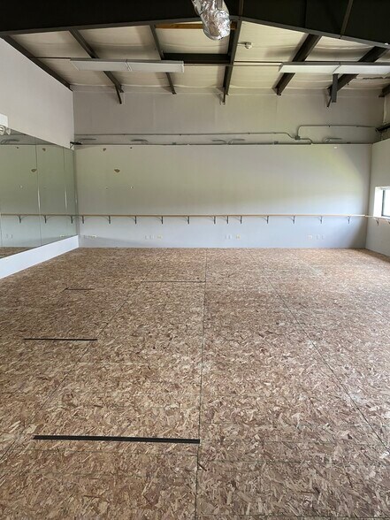 More Photos Of 750-754 Center Rd, Frankfort Office For Lease