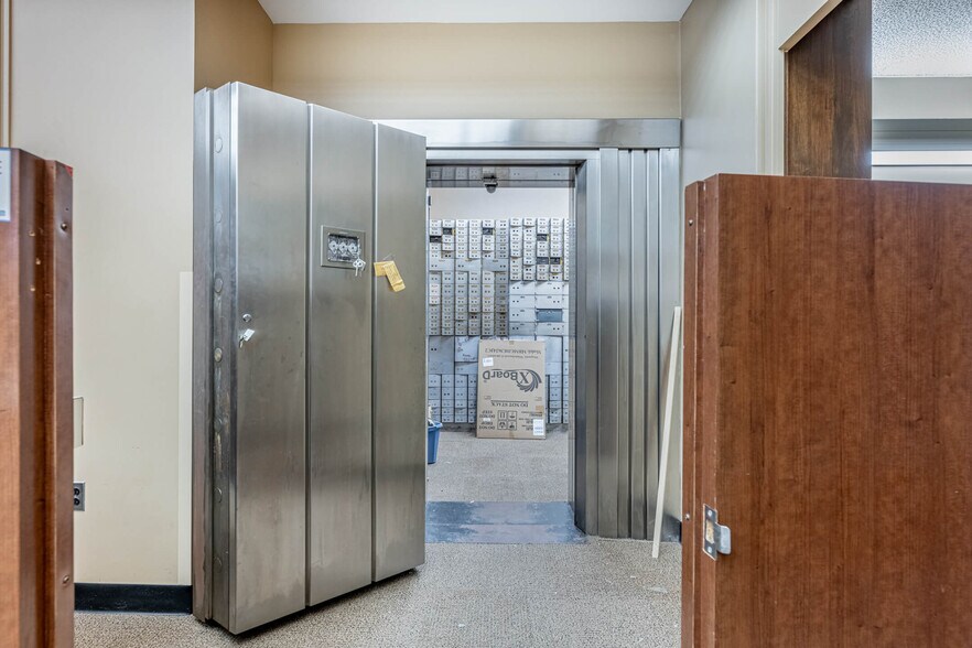 More Photos Of 125 W Spring St, Saint Marys Bank For Sale