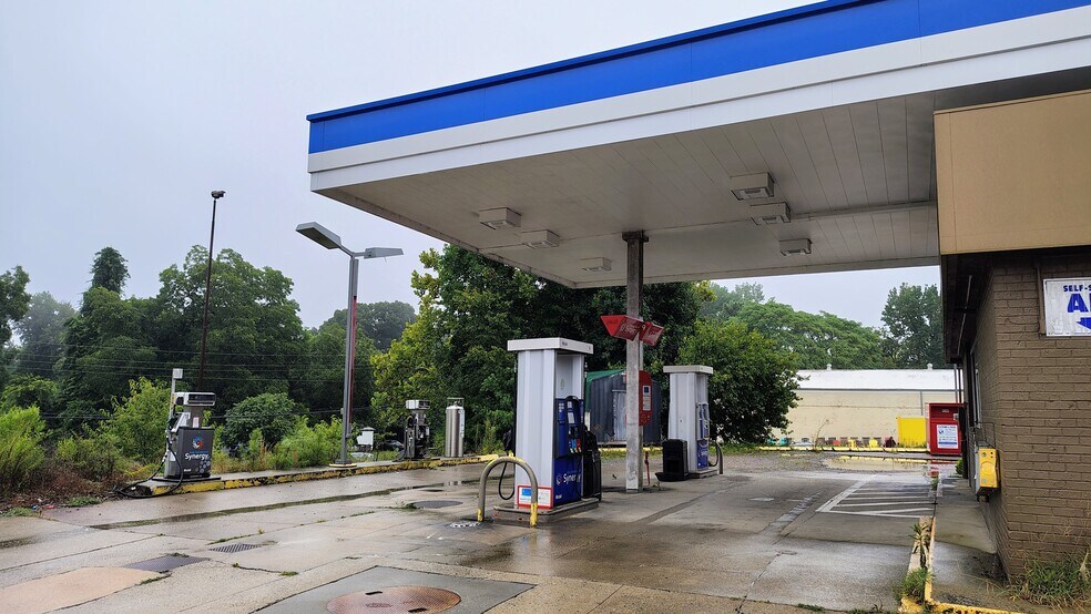 More Photos Of 401 Monroe St, Carthage Convenience Store For Sale