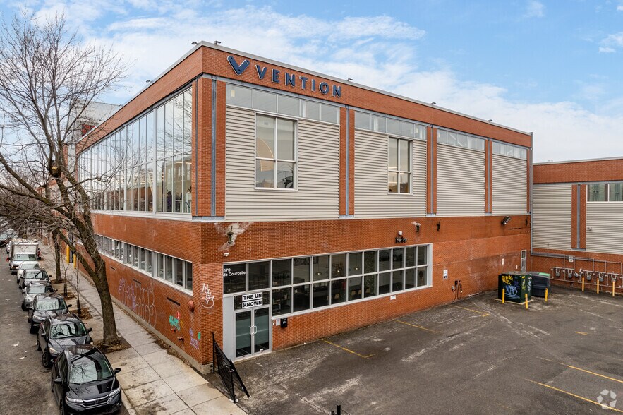More Photos Of 4760 Rue Acorn, Montréal Research And Development For Lease