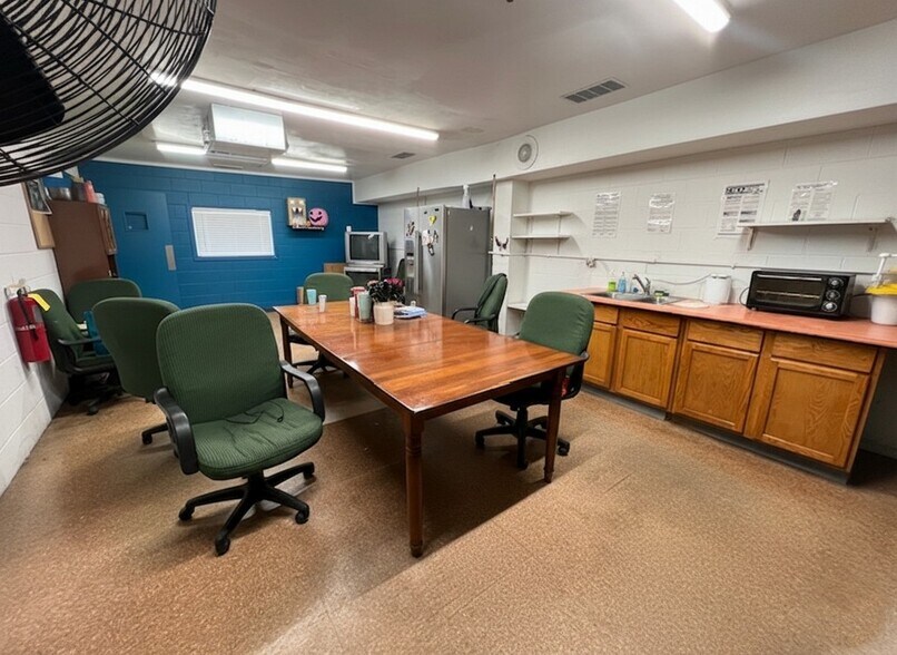 More Photos Of 1150 McConnell Rd, Woodstock Warehouse For Lease