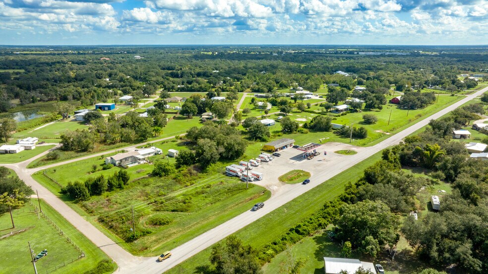 More Photos Of 9836 SW County Road 761, Arcadia General Retail For Sale