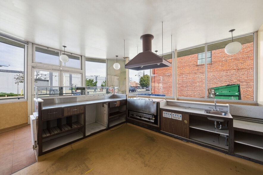 More Photos Of 951 C St, Hayward Fast Food For Sale