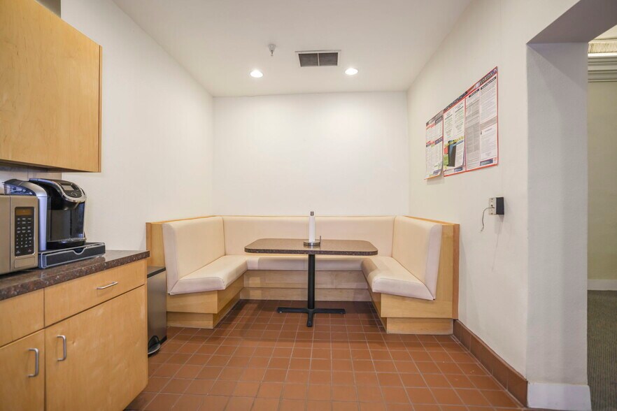 More Photos Of 155 8th St N, Saint Petersburg Office Residential For Lease