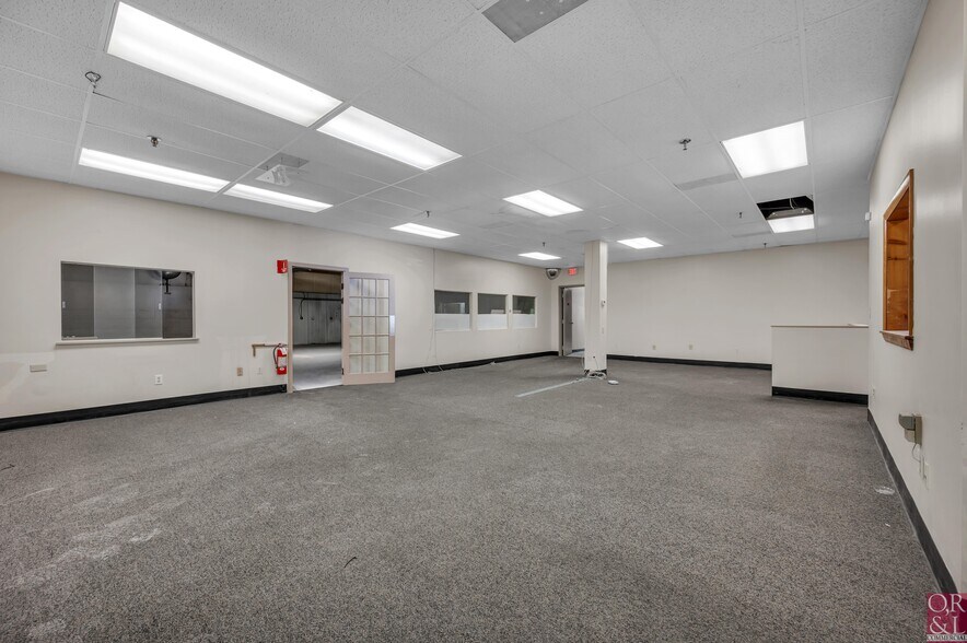 More Photos Of 351 Burnham St, East Hartford Light Manufacturing For Lease