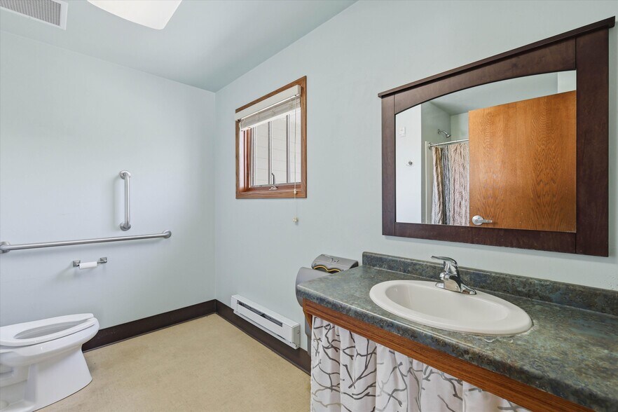 More Photos Of 312 N 5th Ave, Sturgeon Bay Office For Sale