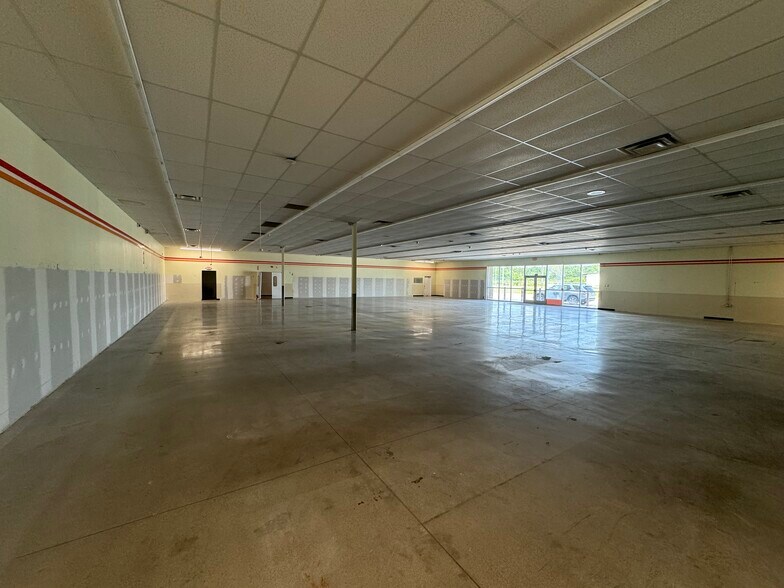 More Photos Of 2101 Central Point Pky, Lima Freestanding For Sale