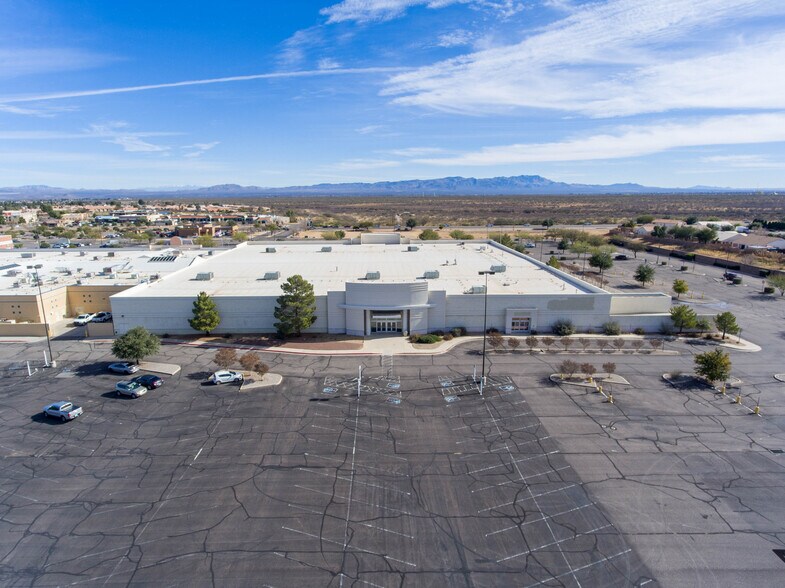 More Photos Of 2250 El Mercado Loop, Sierra Vista Department Store For Lease