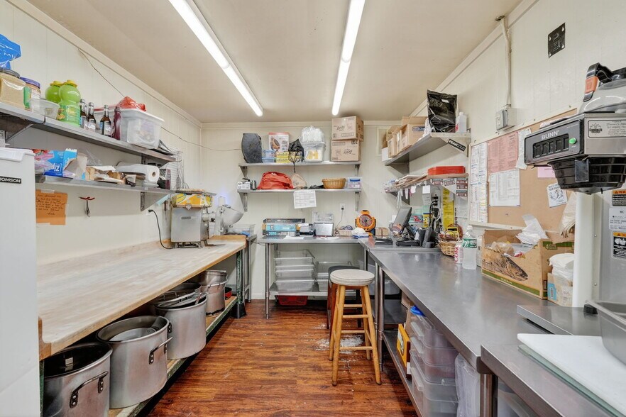 More Photos Of 56 Emerson St, Kingston Convenience Store For Sale