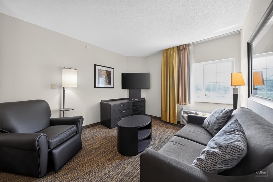 More Photos Of 1055 Waterford Commons Rd, Greenville Hotel For Sale