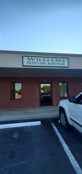 More Photos Of 1080 Us-441-br Hwy, Demorest Office For Lease
