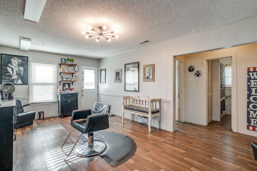 More Photos Of 1504 Bus Rte 1187, Crowley Freestanding For Sale