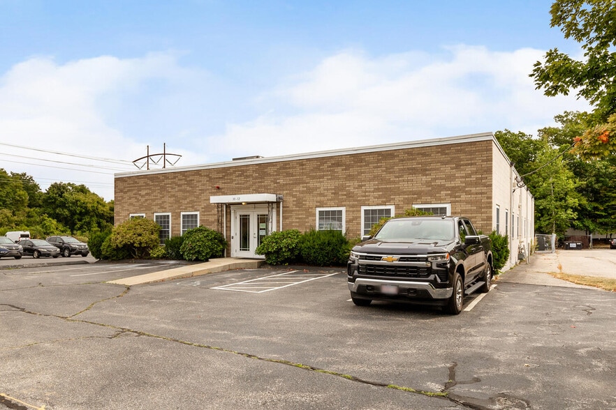 More Photos Of 30 Ray Ave, Burlington Light Distribution For Lease