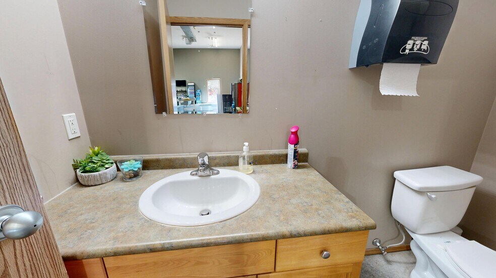 More Photos Of 4902 51 Av, Stettler Freestanding For Lease