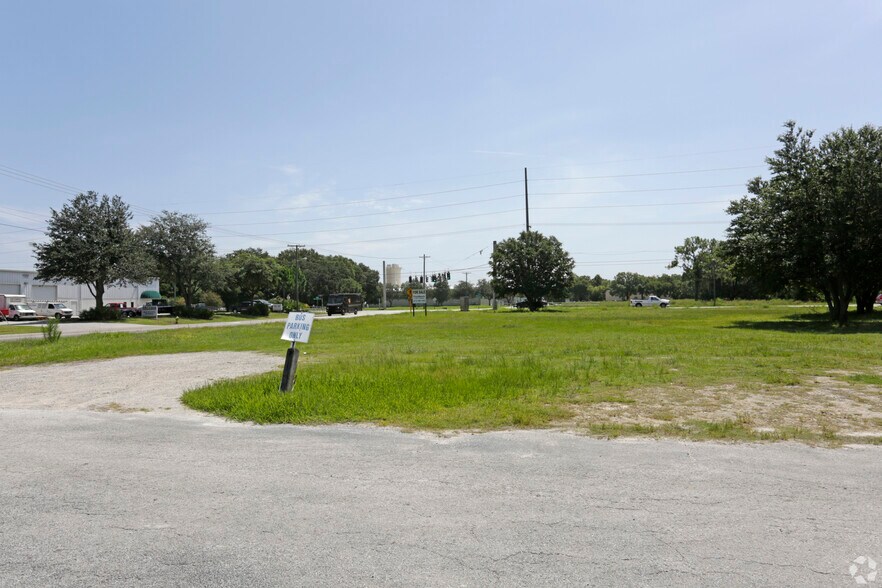 More Photos Of 2021-2099 Airport Rd, Plant City Industrial For Lease