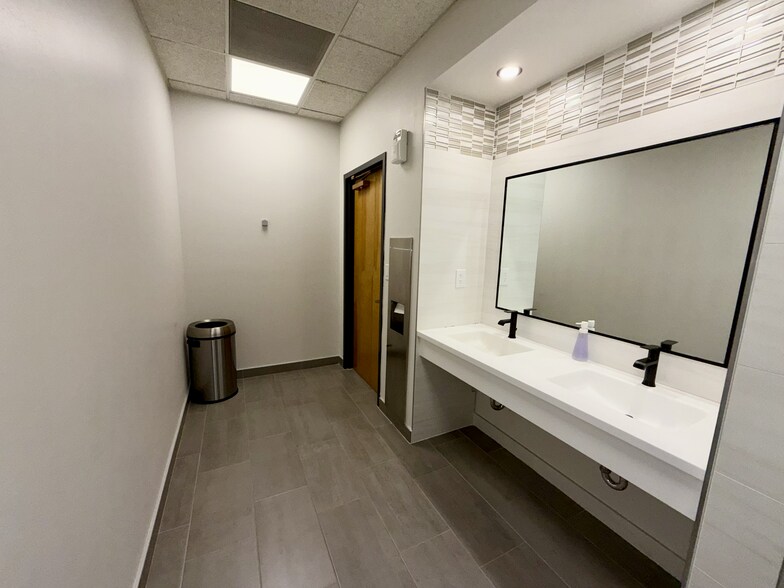 More Photos Of 2265 Roswell Rd, Marietta Medical For Lease