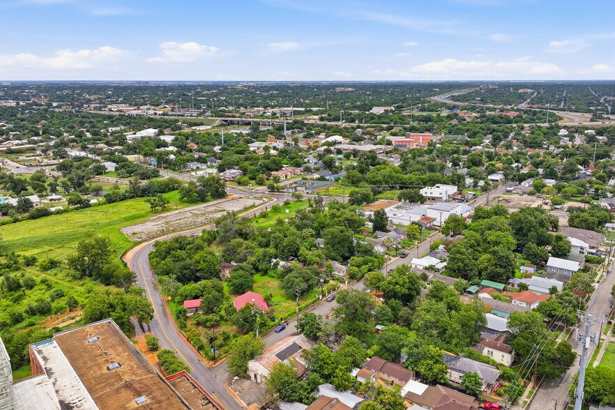 More Photos Of 200 Mission Rd, San Antonio Flex For Sale