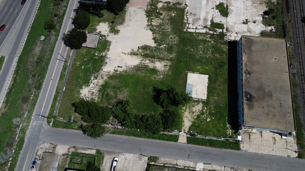 More Photos Of 522 Delaware St, San Antonio Warehouse For Sale