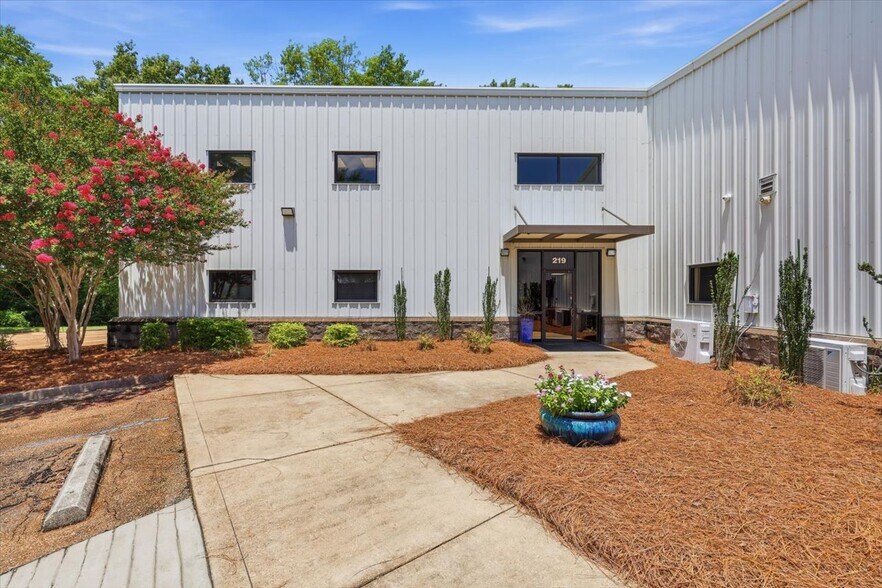 More Photos Of 219 Industrial Dr, Ridgeland Office For Lease