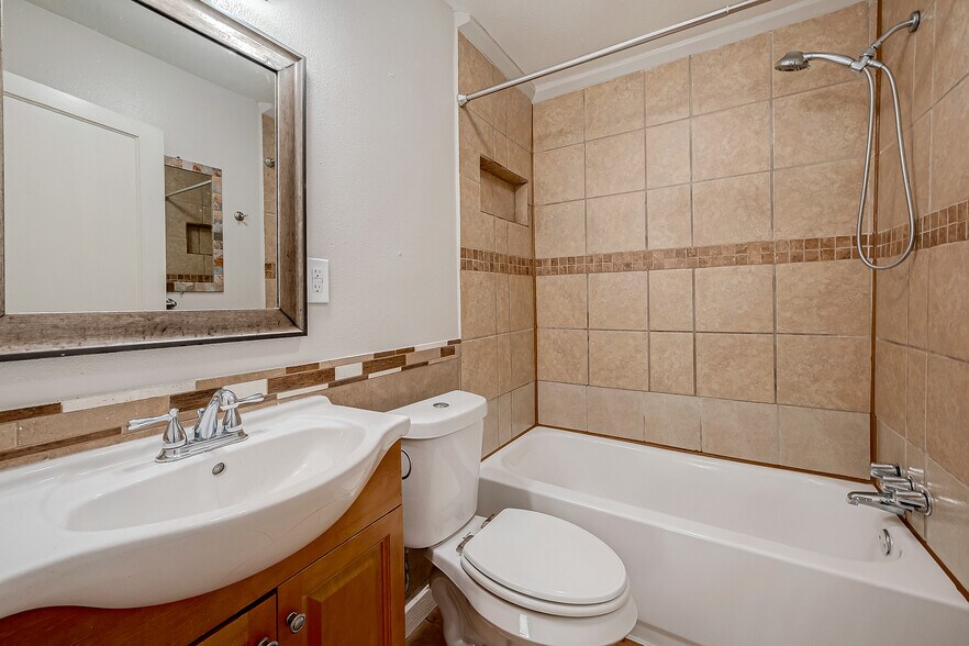 More Photos Of 2207 1/2 Cedar Bayou Rd, Baytown Apartments For Sale
