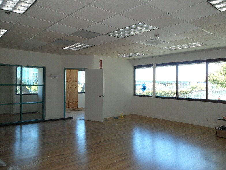 More Photos Of 102 Persian Dr, Sunnyvale Office For Lease