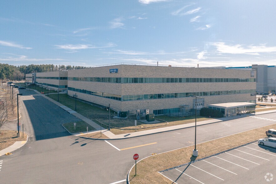 More Photos Of 1600 Osgood St, North Andover Office For Lease