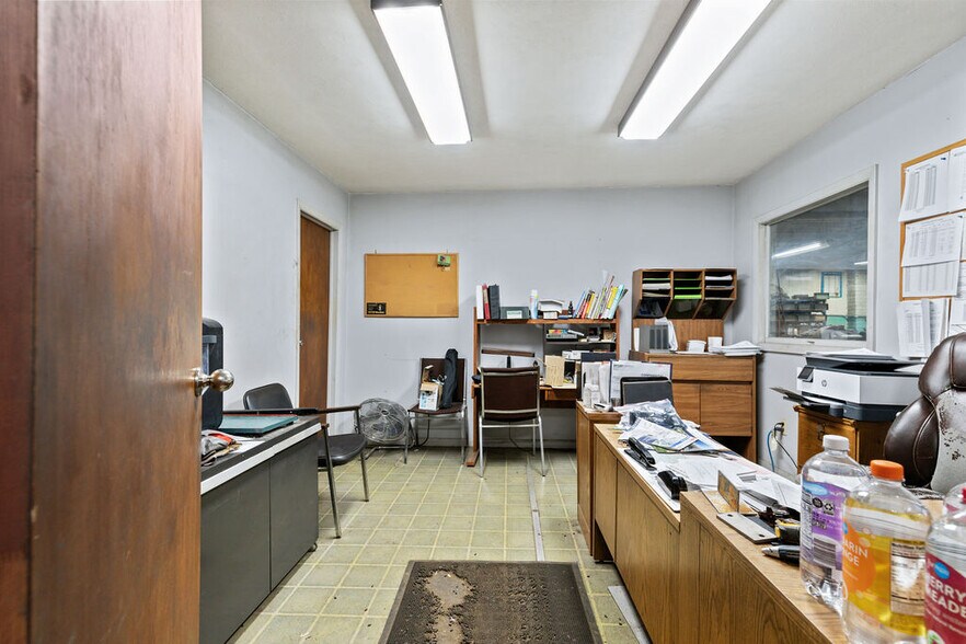 More Photos Of 906 Burnet Ave, Syracuse Warehouse For Sale
