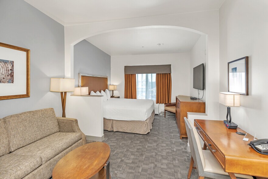 More Photos Of 828 Real Rd, Bakersfield Hotel For Sale