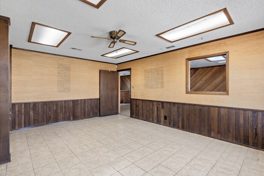 More Photos Of 4200 Henry S Grace Fwy, Wichita Falls Office For Lease