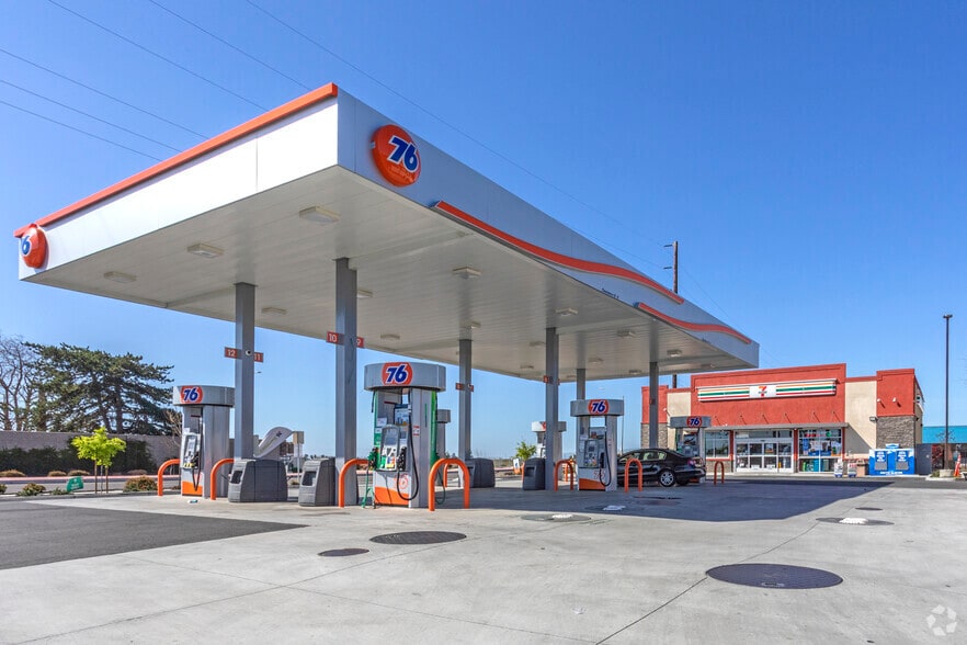 Primary Photo Of 141 E Harney Ln, Lodi Service Station For Sale