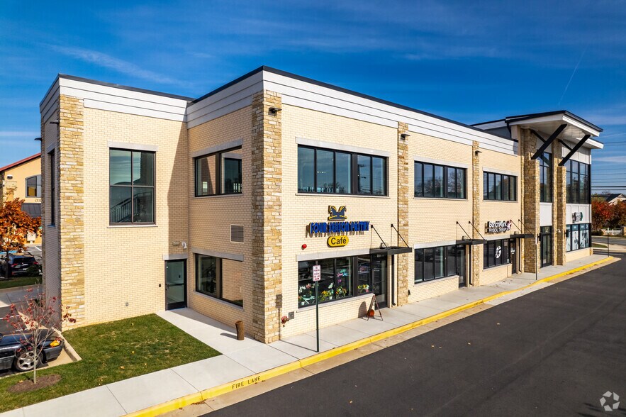 More Photos Of 20931 Ashburn Rd, Ashburn Storefront Retail Office For Lease