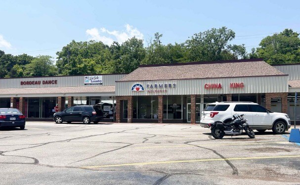 More Photos Of 400-420 N Main St, De Soto General Retail For Lease