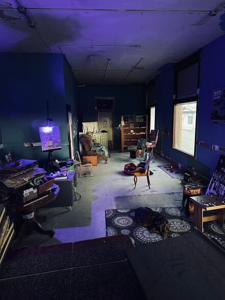 More Photos Of 202 Broadway Ave, Culbertson Showroom For Sale