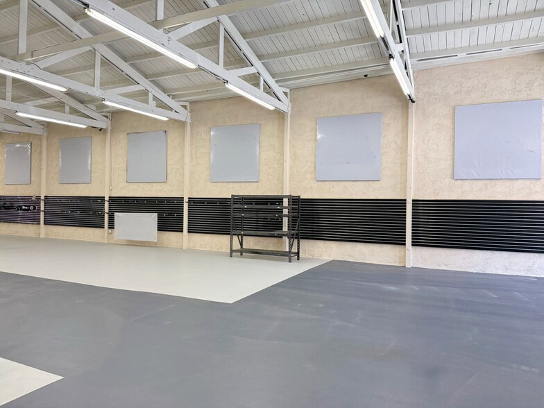 More Photos Of 344 S Oxnard Blvd, Oxnard General Retail For Sale