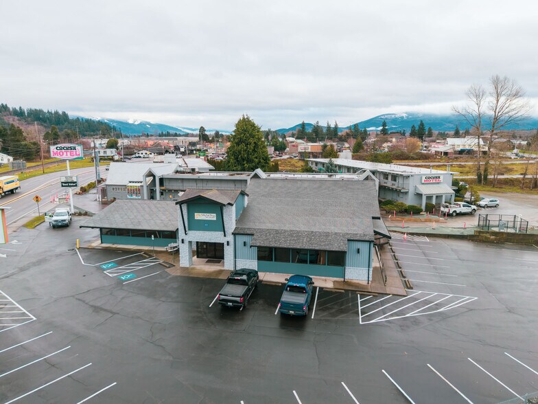 More Photos Of 400 W Rio Vista Ave, Burlington Storefront Retail Office For Sale