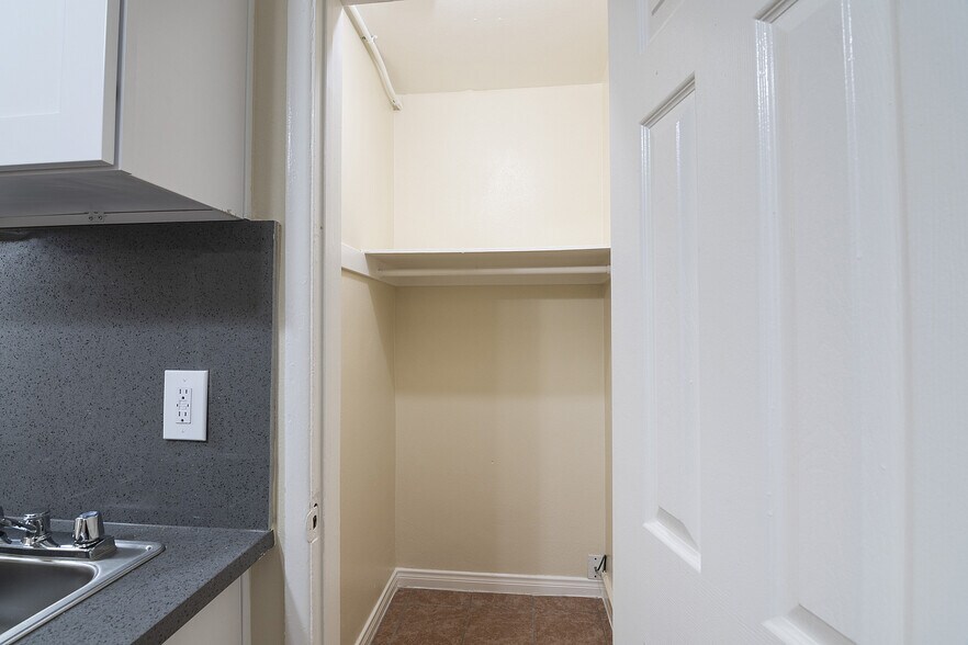 More Photos Of 1930 S Oxford Ave, Los Angeles Apartments For Sale