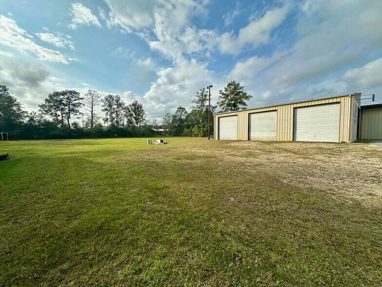 More Photos Of 8351 Bryant Dr, Silsbee Warehouse For Sale