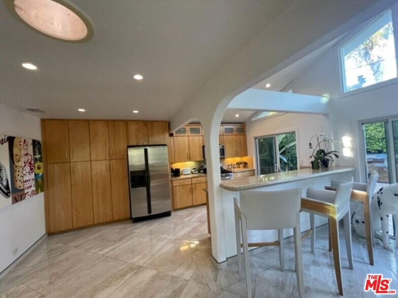 More Photos Of 425 Sunridge St, Playa del Rey Apartments For Sale