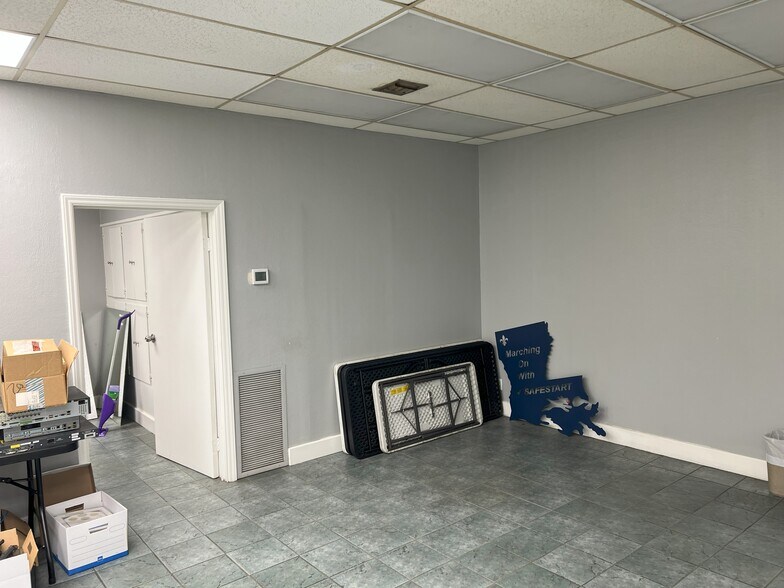 More Photos Of 4302 W 70th St, Shreveport Warehouse For Sale