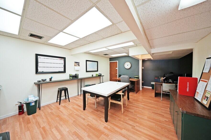More Photos Of 811 W Yakima Ave, Yakima Storefront Retail Office For Lease