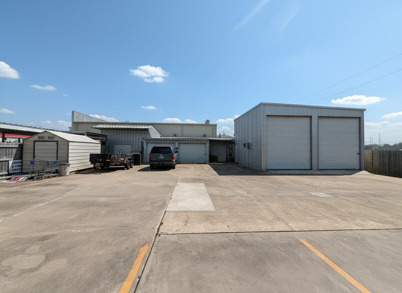 More Photos Of 4953 Big Lake, Lake Charles Office For Sale