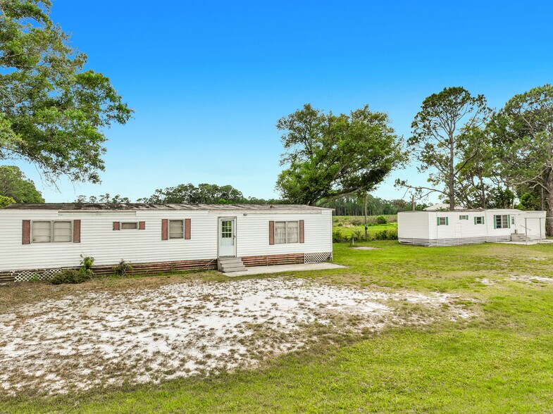 More Photos Of 7001 W Jones Ave, Mount Dora Airplane Hangar For Sale
