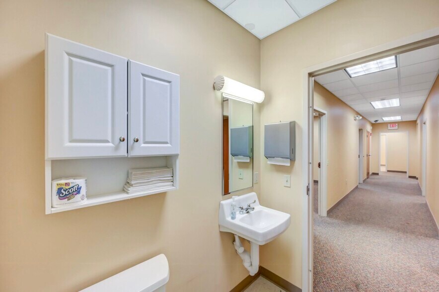 More Photos Of 1110 Clay Ave, Dunmore Medical For Lease