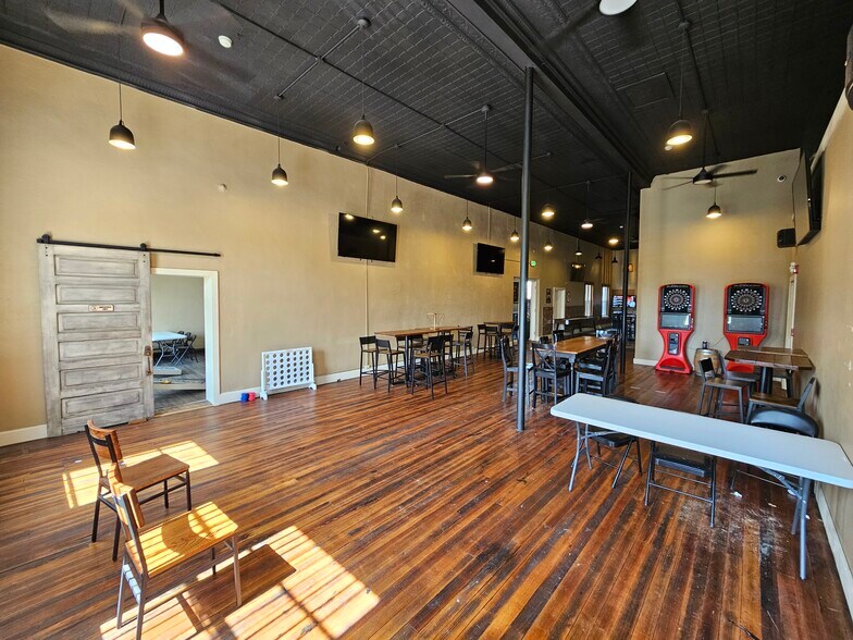 More Photos Of 124 Main St, Vincennes Office For Sale