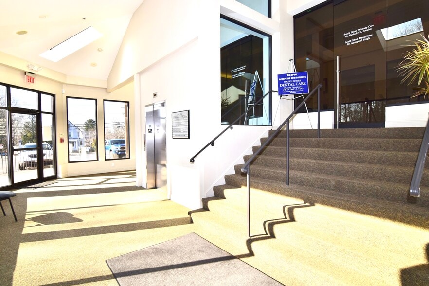 More Photos Of 169 N Franklin St, Holbrook Medical For Lease