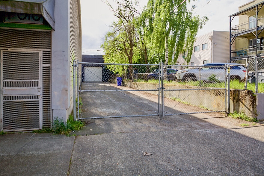 More Photos Of 777 N Killingsworth Ct, Portland Industrial For Lease